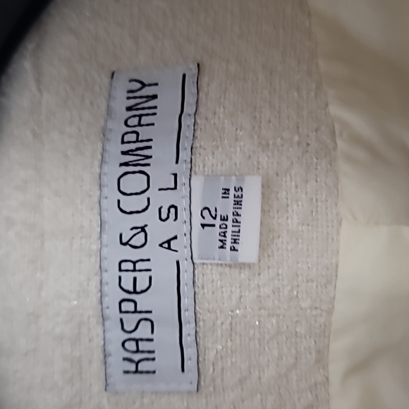 Kasper and company jacket. Beautiful. Like New condition. Fully Lined. - Picture 3 of 6